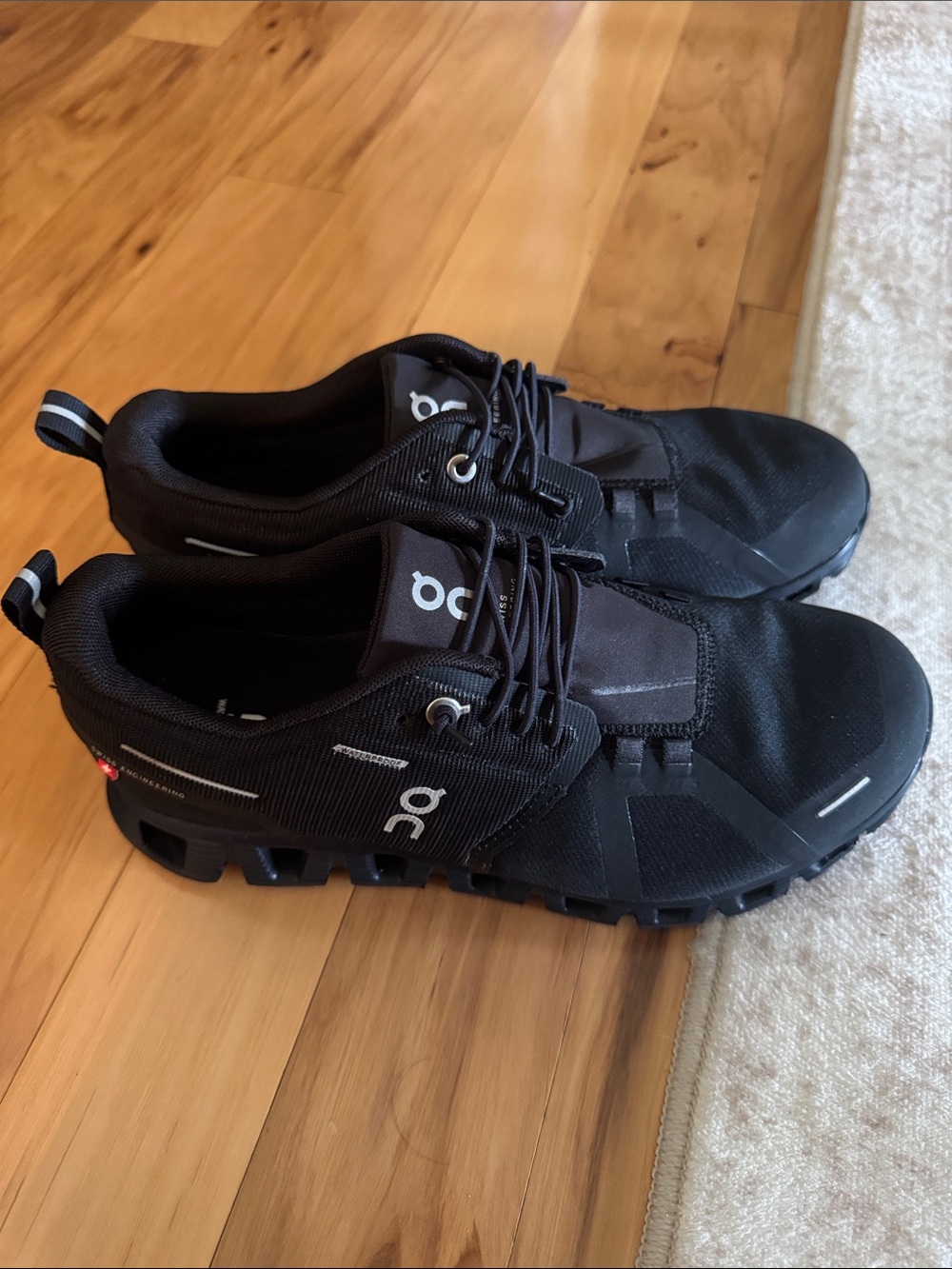 NWOB On Running Cloud 5 Waterproof Black Running Shoes - 8 women’s